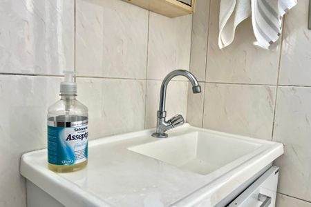 Banheiro de casa para alugar com 1 quarto, 30m² em Vila Guarani (zona Sul), São Paulo