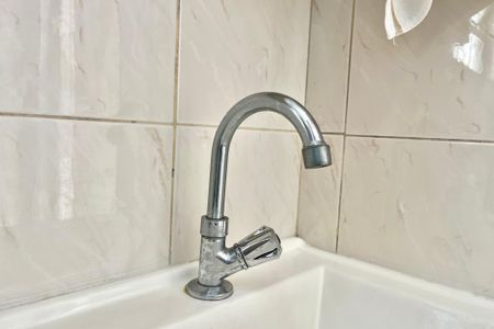 Banheiro de casa para alugar com 1 quarto, 30m² em Vila Guarani (zona Sul), São Paulo