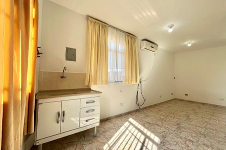 Cozinha de casa para alugar com 1 quarto, 30m² em Vila Guarani (zona Sul), São Paulo