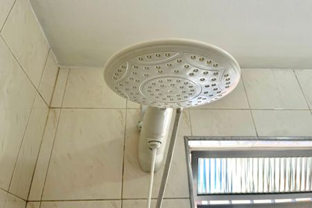 Banheiro de casa para alugar com 1 quarto, 30m² em Vila Guarani (zona Sul), São Paulo