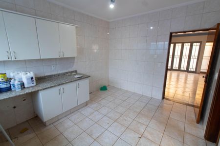 Casa para alugar com 245m², 4 quartos e 4 vagasCOZINHA