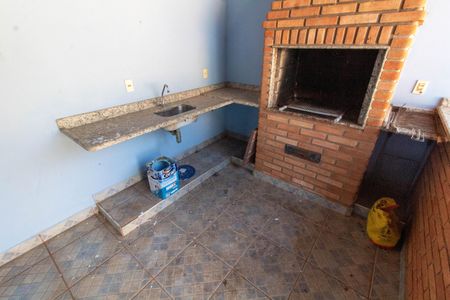 Casa para alugar com 245m², 4 quartos e 4 vagasCHURRASQUEIRA FUNDOS