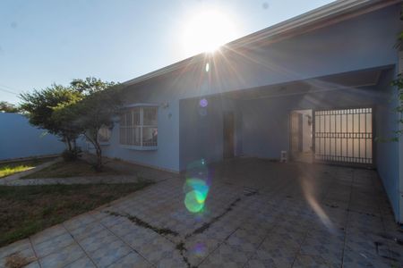 Casa para alugar com 245m², 4 quartos e 4 vagasÁREA EXTERNA FRENTE