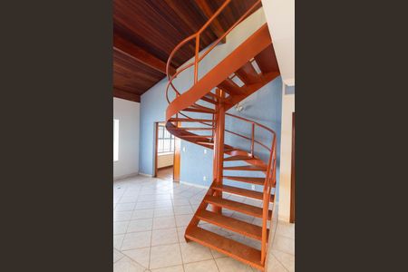 Casa para alugar com 245m², 4 quartos e 4 vagasESCADA ACESSO MEZANINO