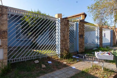 Casa para alugar com 245m², 4 quartos e 4 vagasFACHADA