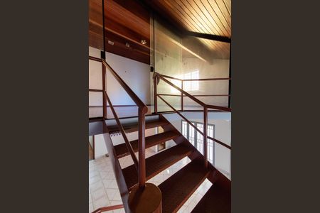 Casa para alugar com 245m², 4 quartos e 4 vagasESCADA ACESSO MEZANINO