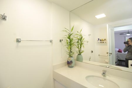 Apartamento à venda com 108m², 2 quartos e 2 vagasBanheiro da Suíte