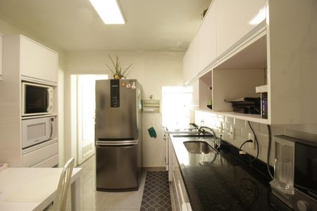 Apartamento à venda com 108m², 2 quartos e 2 vagasCozinha