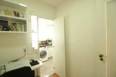 Apartamento à venda com 108m², 2 quartos e 2 vagasEscritório