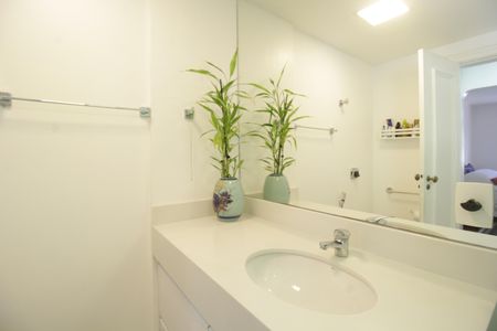 Apartamento à venda com 108m², 2 quartos e 2 vagasBanheiro da Suíte