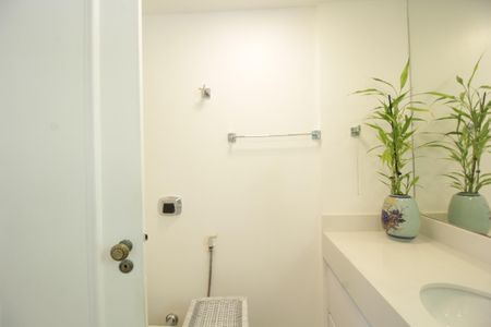 Apartamento à venda com 108m², 2 quartos e 2 vagasBanheiro da Suíte