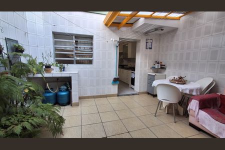 Casa à venda com 230m², 2 quartos e 1 vaga Casa à venda com 230m², 2 quartos e 1 vagaQuintal