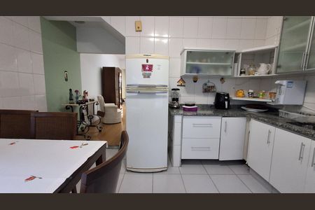 Casa à venda com 230m², 2 quartos e 1 vaga Casa à venda com 230m², 2 quartos e 1 vagaCozinha