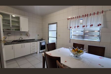 Casa à venda com 230m², 2 quartos e 1 vaga Casa à venda com 230m², 2 quartos e 1 vagaCozinha