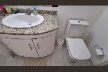 Casa à venda com 230m², 2 quartos e 1 vaga Casa à venda com 230m², 2 quartos e 1 vagaBanheiro Social