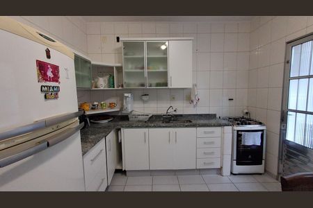 Casa à venda com 230m², 2 quartos e 1 vaga Casa à venda com 230m², 2 quartos e 1 vagaCozinha