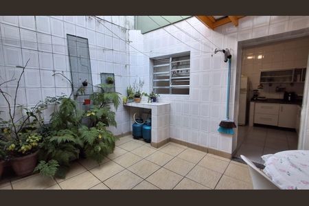 Casa à venda com 230m², 2 quartos e 1 vaga Casa à venda com 230m², 2 quartos e 1 vagaQuintal