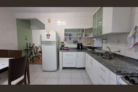 Casa à venda com 230m², 2 quartos e 1 vaga Casa à venda com 230m², 2 quartos e 1 vagaCozinha
