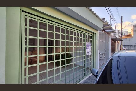 Casa à venda com 230m², 2 quartos e 1 vaga Casa à venda com 230m², 2 quartos e 1 vagaFachada