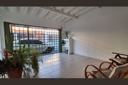 Casa à venda com 230m², 2 quartos e 1 vaga Casa à venda com 230m², 2 quartos e 1 vagaGaragem