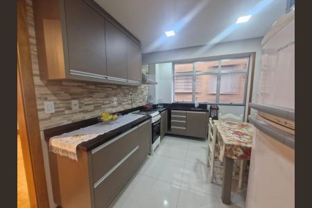 Cozinha de apartamento para alugar com 3 quartos, 98m² em Centro Histórico, Porto Alegre