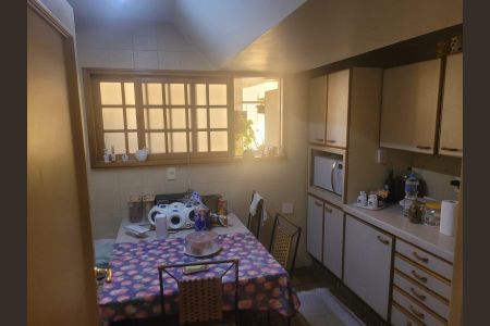 Apartamento à venda com 300m², 3 quartos e 2 vagasCozinha