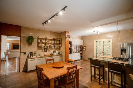 Casa à venda com 670m², 6 quartos e 6 vagasCozinha