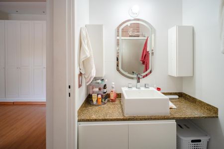 Casa à venda com 670m², 6 quartos e 6 vagasBanheiro suíte 2
