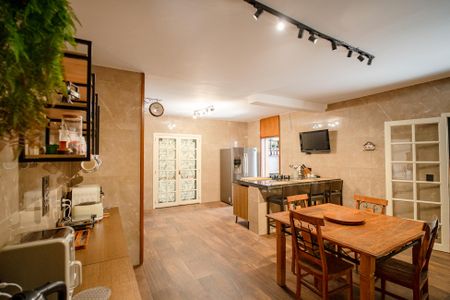 Casa à venda com 670m², 6 quartos e 6 vagasCozinha