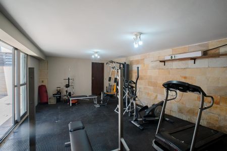 Casa à venda com 670m², 6 quartos e 6 vagasAcademia