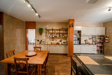 Casa à venda com 670m², 6 quartos e 6 vagasCozinha