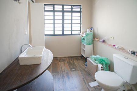 Casa à venda com 670m², 6 quartos e 6 vagasBanheiro suíte 3