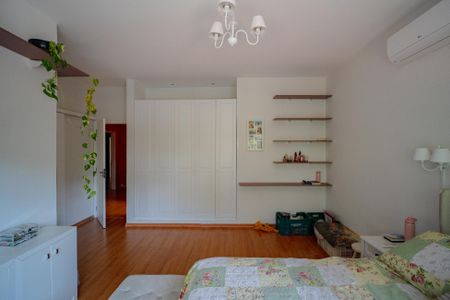 Casa à venda com 670m², 6 quartos e 6 vagasSuíte 2