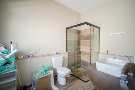 Casa à venda com 670m², 6 quartos e 6 vagasBanheiro suíte 3