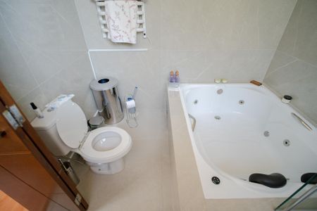 Casa à venda com 670m², 6 quartos e 6 vagasBanheiro suíte 1