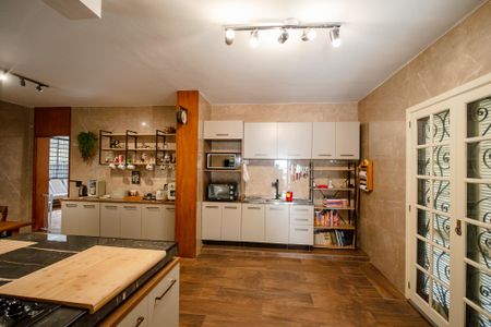 Casa à venda com 670m², 6 quartos e 6 vagasCozinha