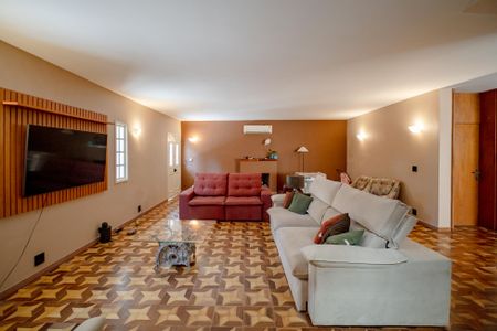 Casa à venda com 670m², 6 quartos e 6 vagasSala