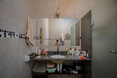 Casa à venda com 670m², 6 quartos e 6 vagasBanheiro suíte 4