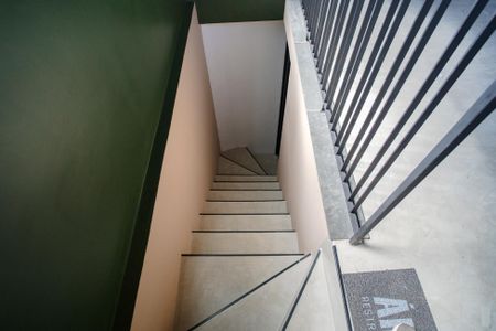 Casa à venda com 670m², 6 quartos e 6 vagasEscada Sala de Jogos