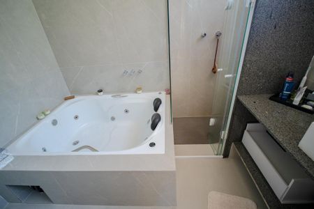 Casa à venda com 670m², 6 quartos e 6 vagasBanheiro suíte 1