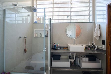 Casa à venda com 670m², 6 quartos e 6 vagasBanheiro suíte 1