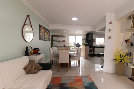 Casa para alugar com 153m², 3 quartos e 2 vagasSala