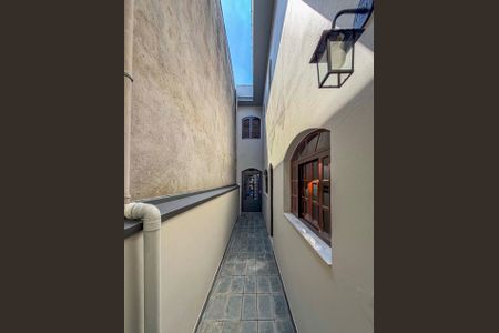 Casa para alugar com 200m², 3 quartos e 2 vagas Casa para alugar com 200m², 3 quartos e 2 vagasCorredor externo