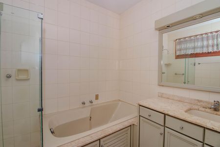 Apartamento à venda com 503m², 4 quartos e 4 vagasBanheiro da Suíte