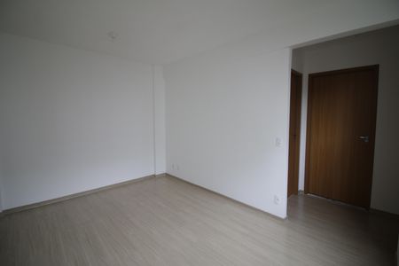 Sala de apartamento para alugar com 2 quartos, 47m² em Taquara, Rio de Janeiro