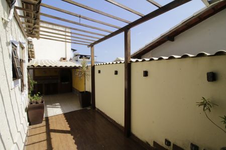 Casa de condomínio para alugar com 330m², 4 quartos e 1 vagaQuintal