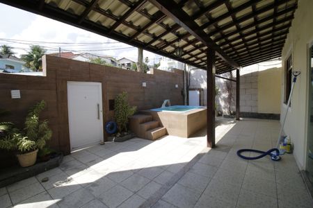 Casa de condomínio para alugar com 330m², 4 quartos e 1 vagaQuintal