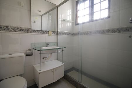 Casa de condomínio para alugar com 330m², 4 quartos e 1 vagaBanheiro da Suíte 3