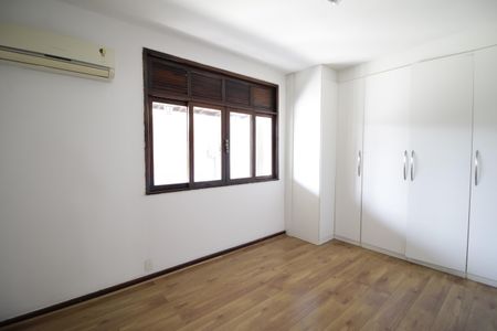 Casa de condomínio para alugar com 330m², 4 quartos e 1 vagaSuíte 1