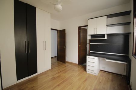 Casa de condomínio para alugar com 330m², 4 quartos e 1 vaga Suíte 3